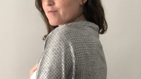 עליונית לערב בצבע כסף מבד לורקס | שרוולון אלגנטי