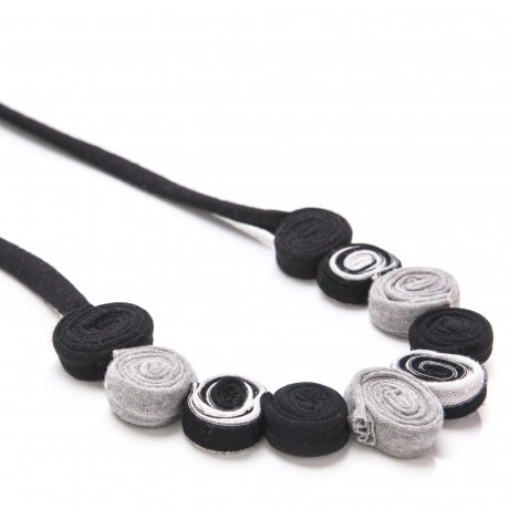 Fabric necklace B&W