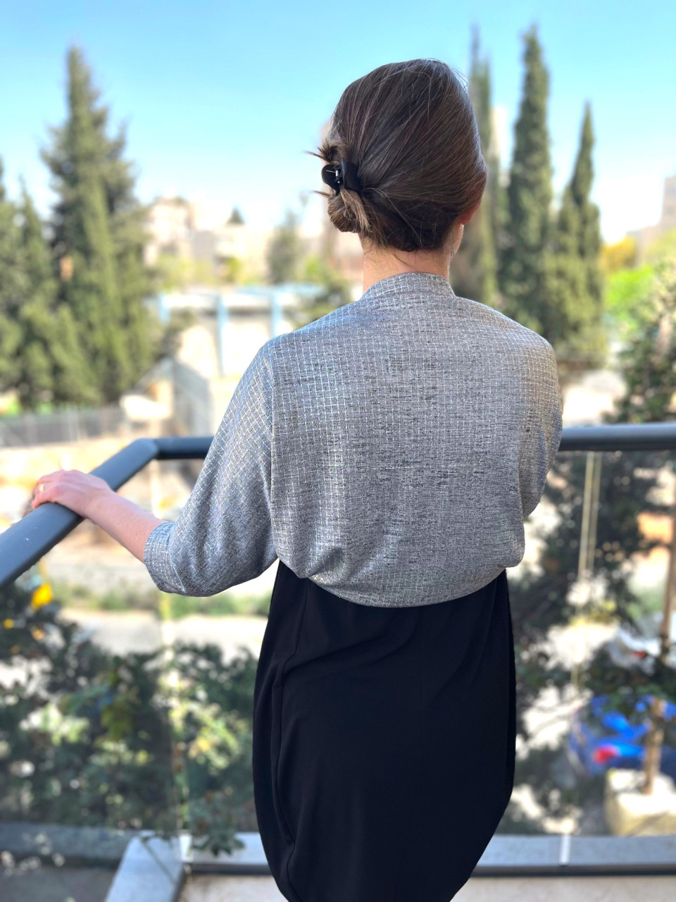 עליונית לשמלה בצבע כסף