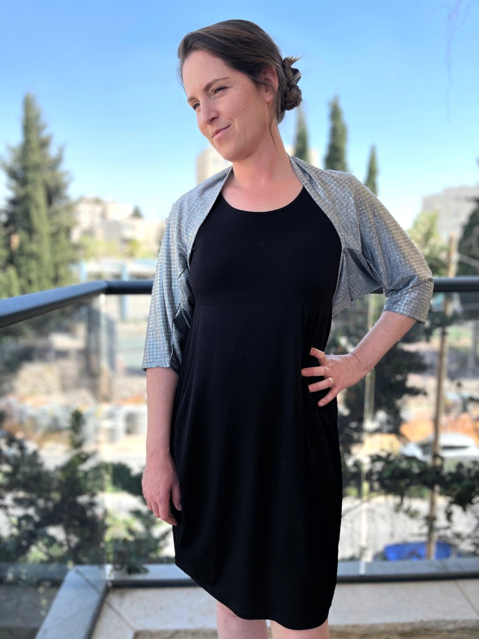 עליונית לשמלה בצבע כסף