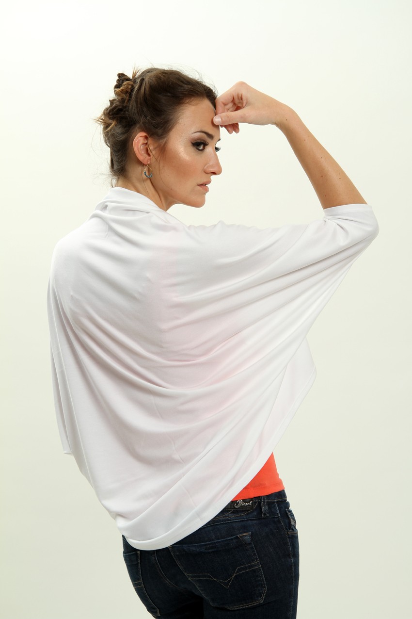 עליונית קרדיגן לבנה